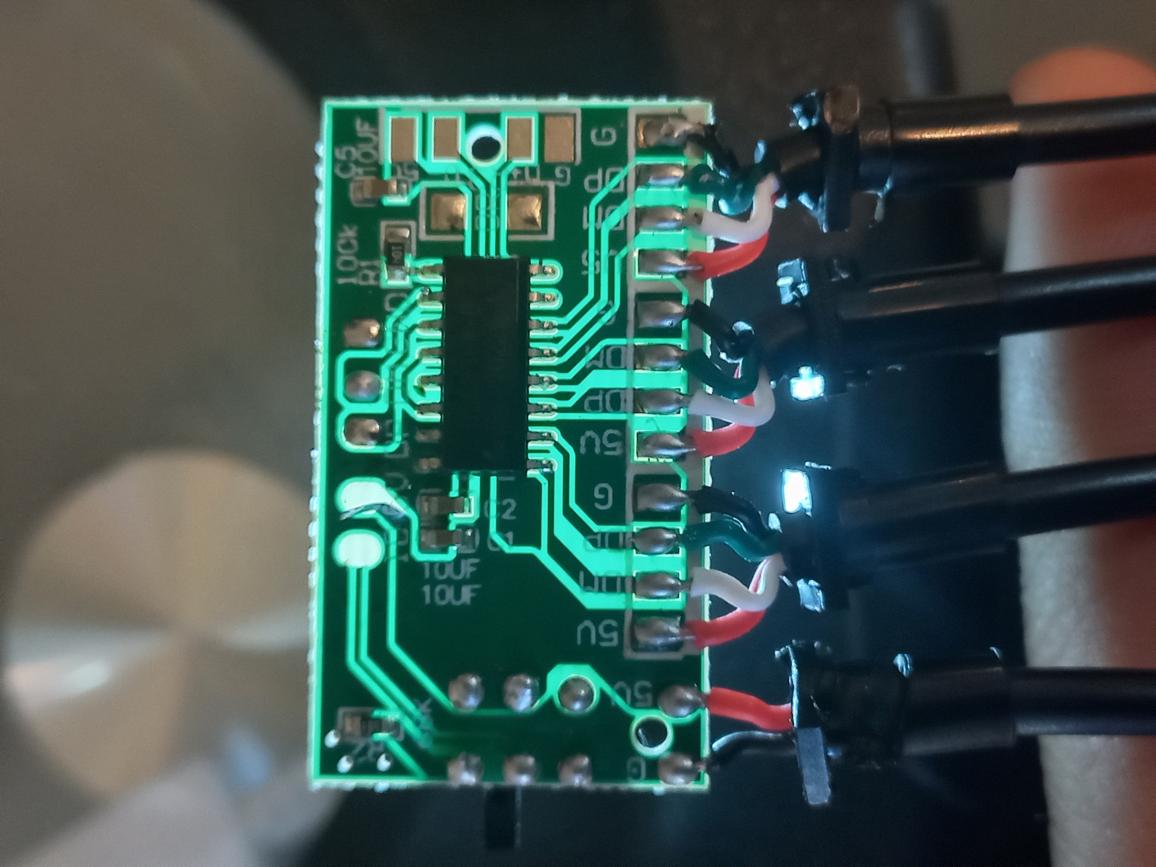 Detalle del circuito adaptado al cable OTG