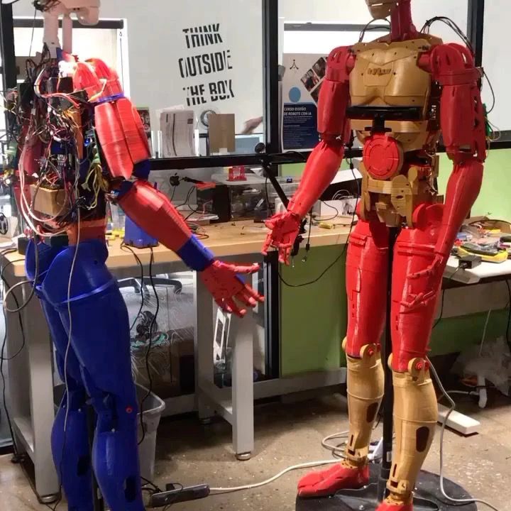 AL junto a Aristóteles